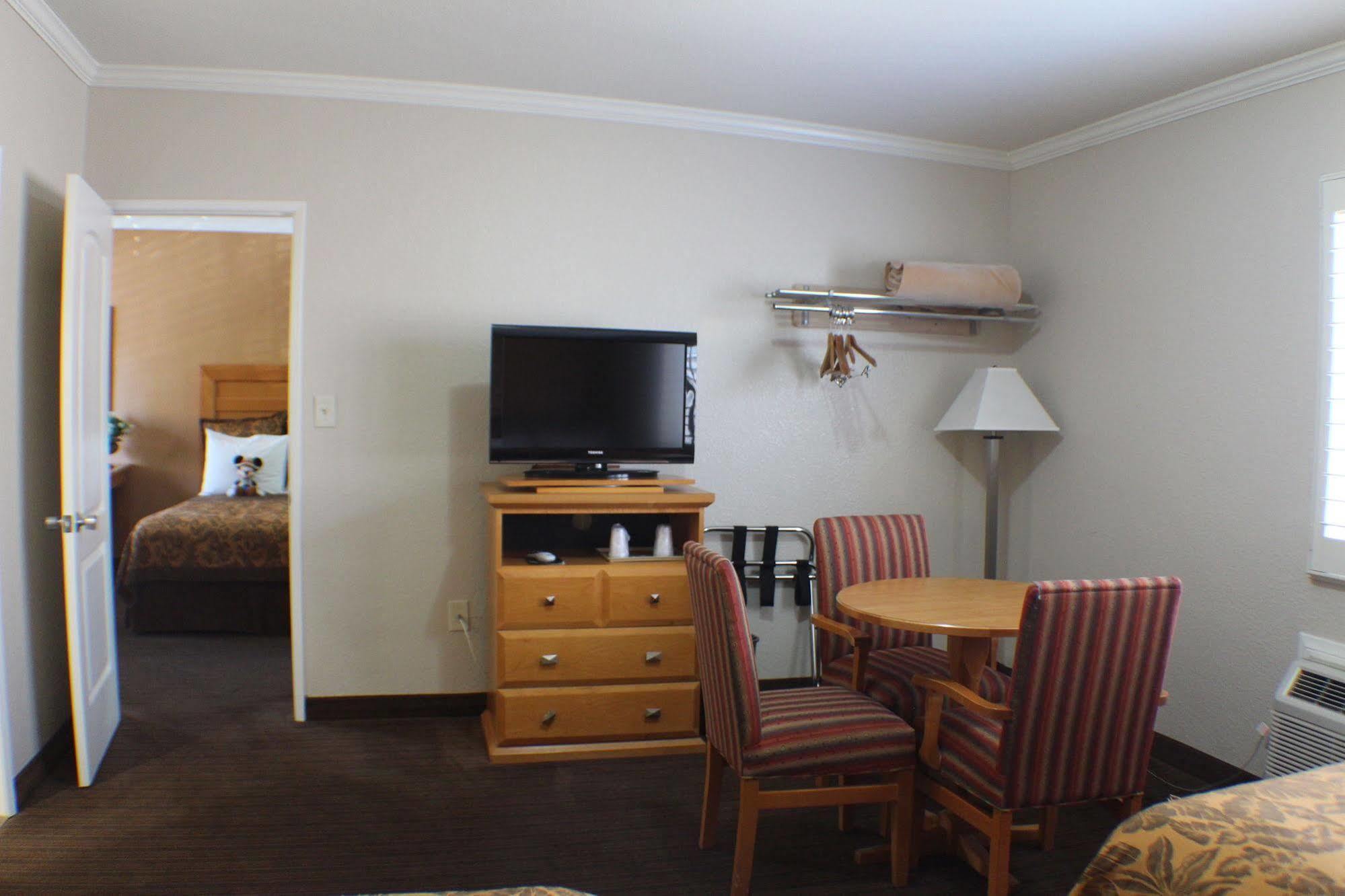 Anaheim Islander Inn And Suites Near Park And Convention Center Dış mekan fotoğraf